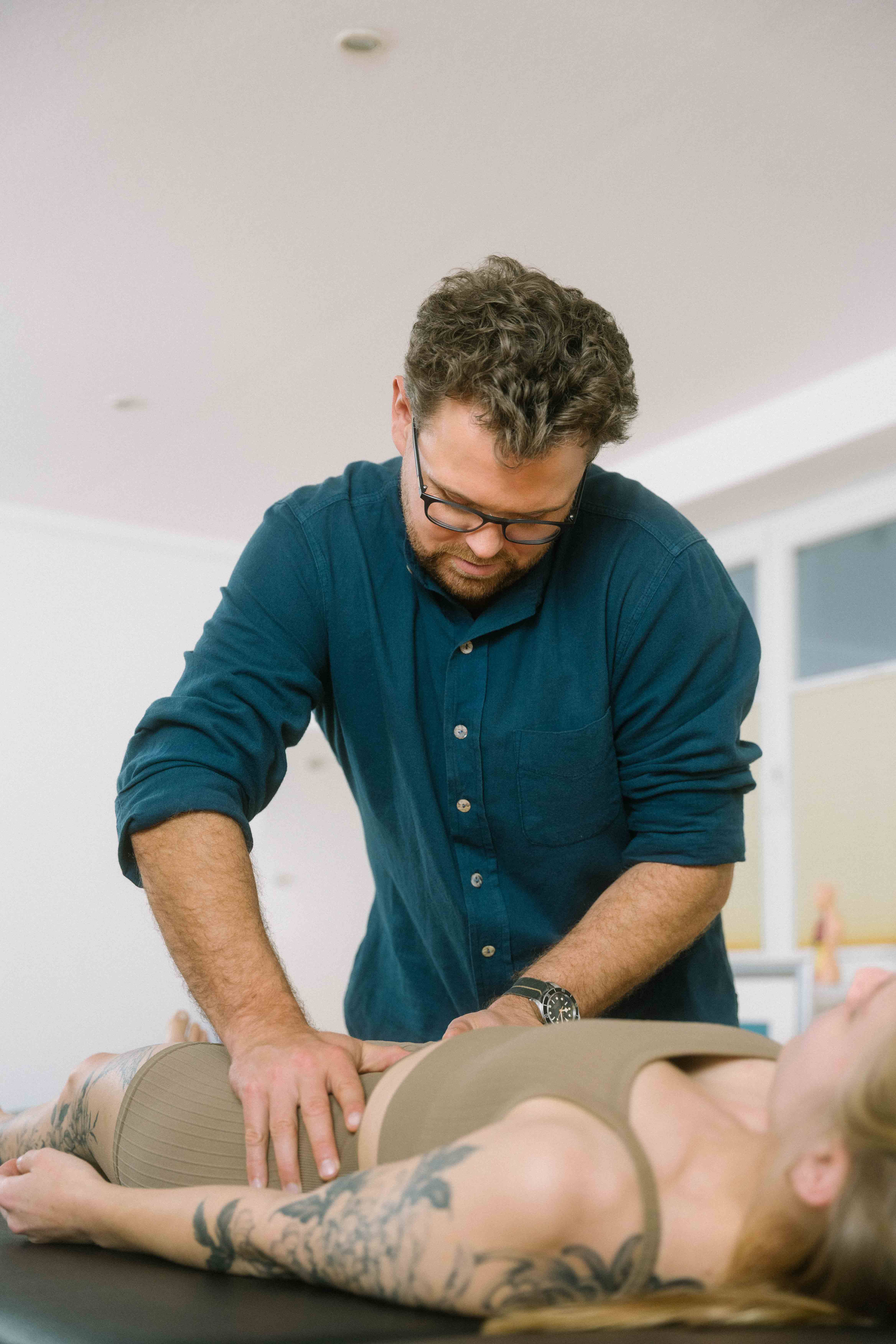 Tim Raav bei der Behandlung